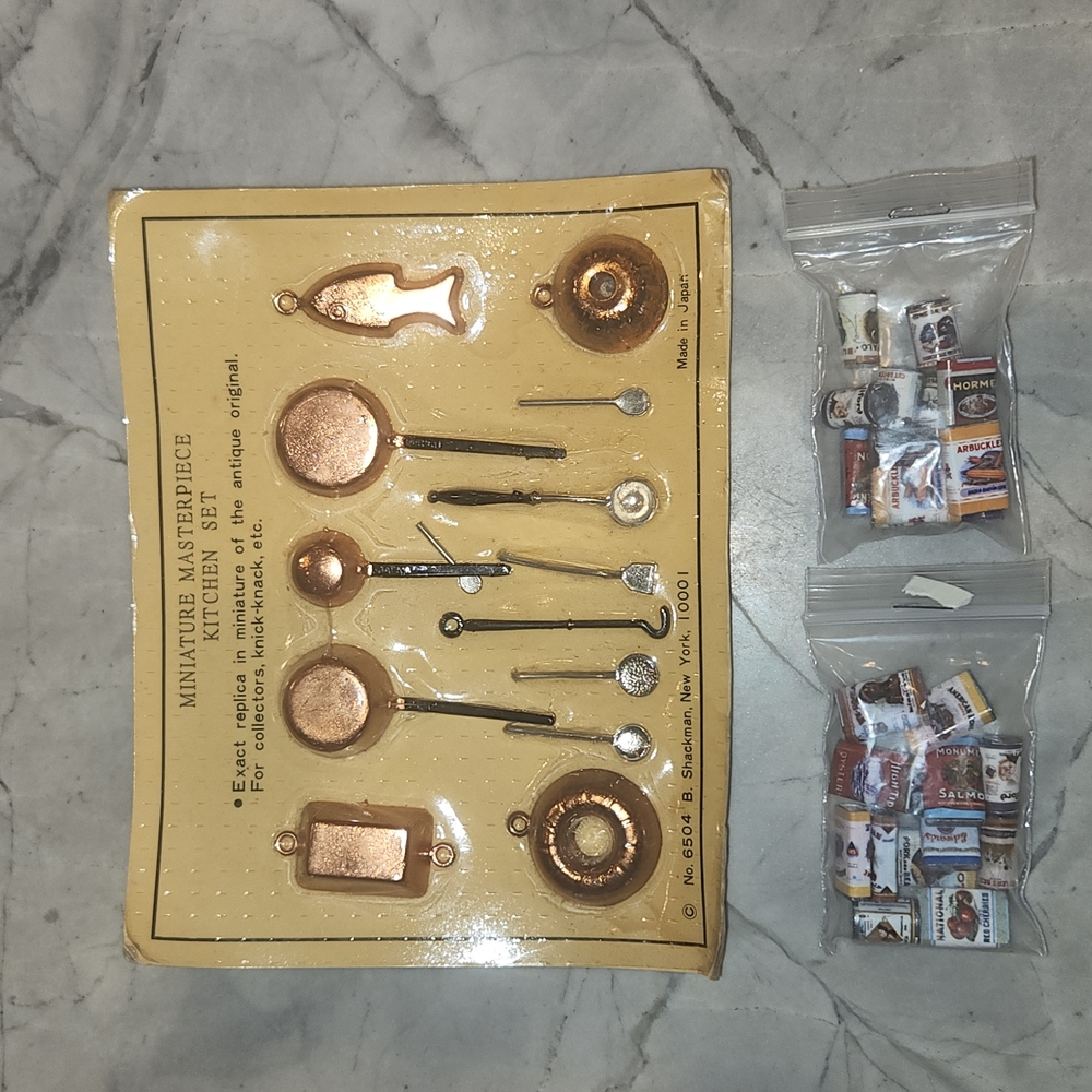 Miniature kitchen set with mini food